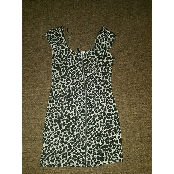 Black & White Leopard print zipper dress
