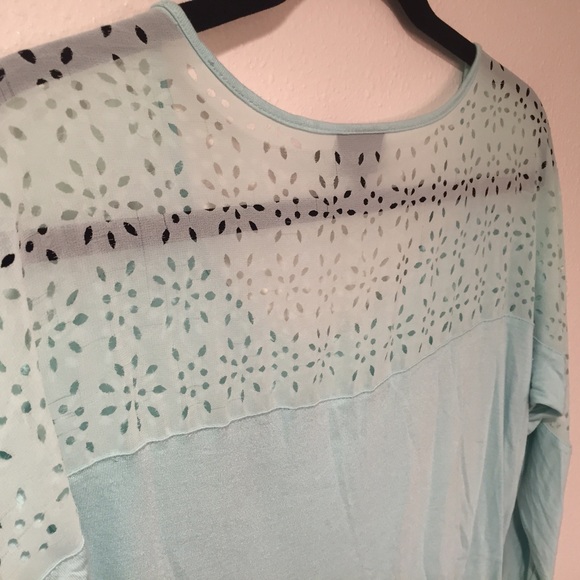 ❌ DONATED ❌ Mossimo Teal Cut-Out Detail Shirt - Picture 4 of 4