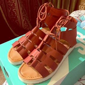 Like New Gladiator Cognac Size 6 Sandals
