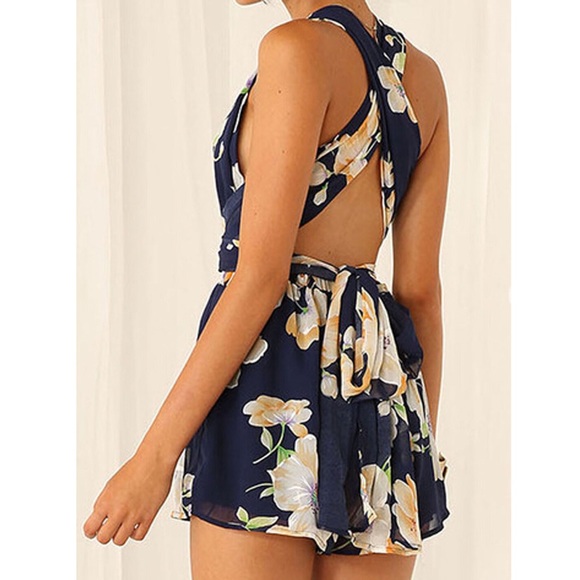 🎀LAST ONE🎀Deep V Floral Romper - Picture 2 of 3