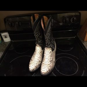 Size 9 snake skin cowboy boots. Hardly worn.
