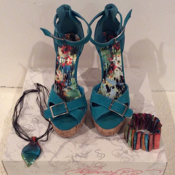 JUST FABULOUS SEXY, GORGEOUS AQUA HIGH HEELS! - Picture 4 of 4