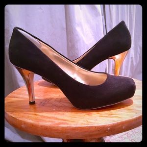 Madden Girl Black & Gold Pumps
