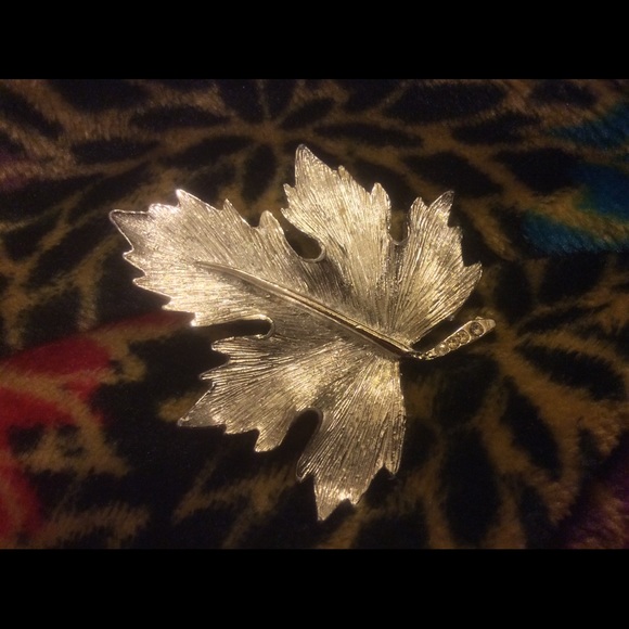 Vintage Leaf Pin - Picture 1 of 2