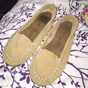 BearPaw Size 7 Tan Suede Moccasins