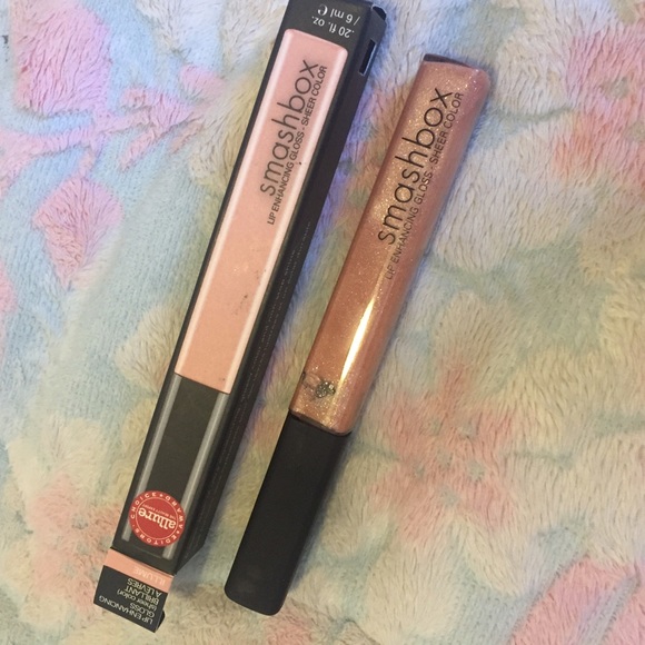 Smashbox lip enhancing gloss in Illume