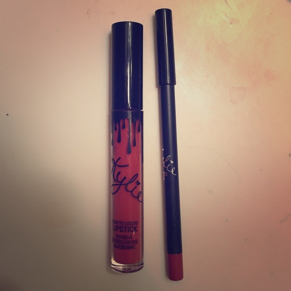 New Kylie Lip Kit 22 shade.  Liner and lipstick