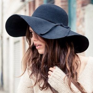Black floppy hat