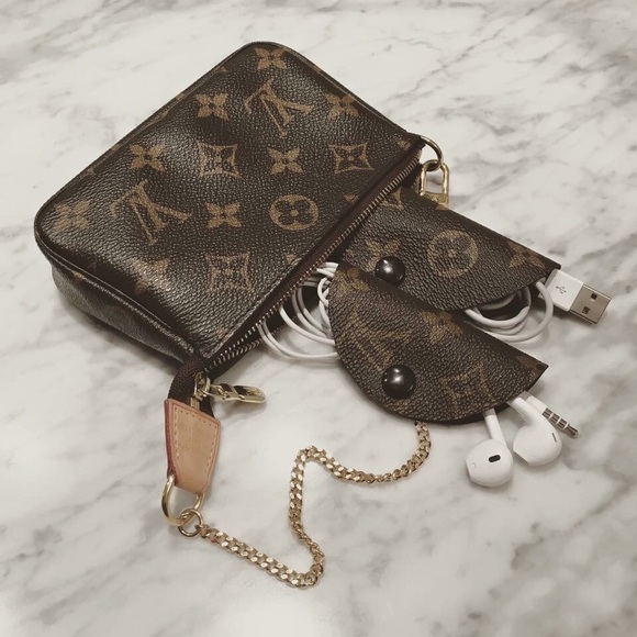 Louis Vuitton headset taco.Pouchette not for sale.
