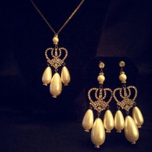 Necklace and Earring set!