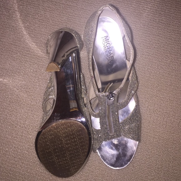 Silver MK heels - Picture 3 of 3