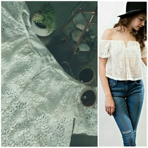 ️FINAL SALE🚨Lace off-shoulder top