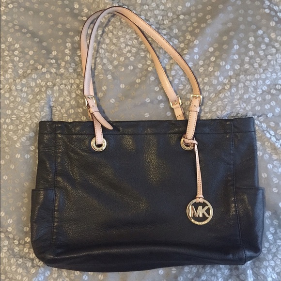 Sale💕 Michael Kors Jet Set Leather Tote
