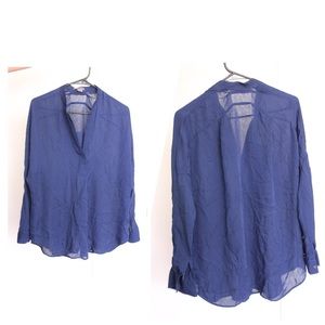 SOLD *Vince women long sleeves size S but fit L