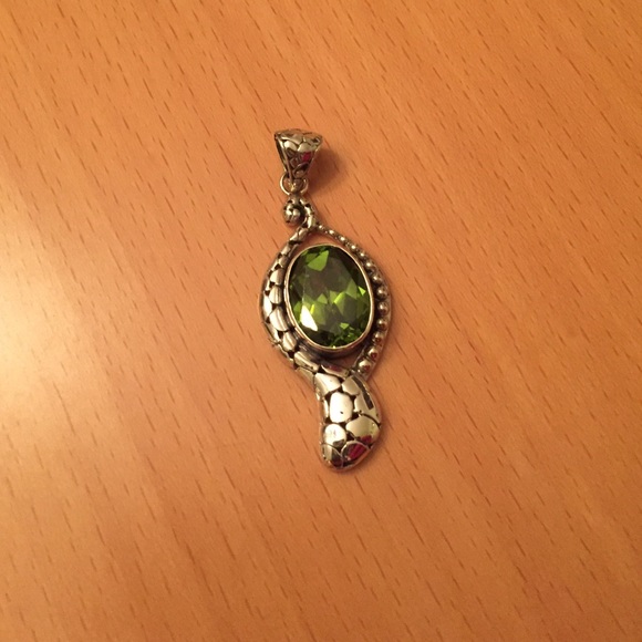 New Sterling Silver Peridot CZ Pendant - Picture 3 of 4