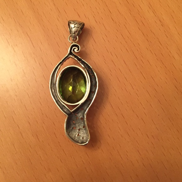 New Sterling Silver Peridot CZ Pendant - Picture 4 of 4