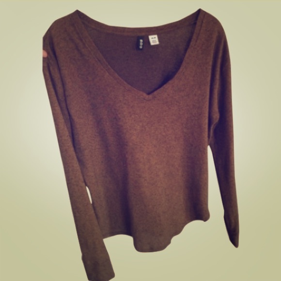 BDG v neck sweater/top