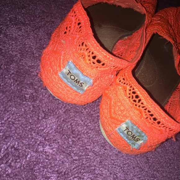 Toms - Picture 2 of 3