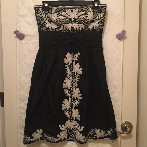 Black and white strapless dress