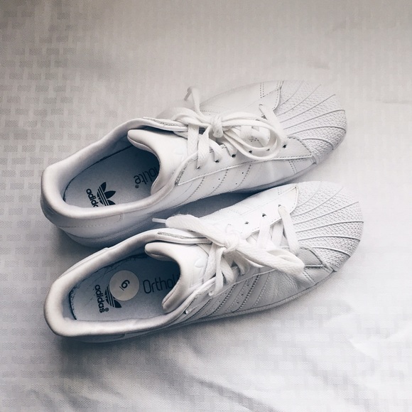 White Adidas Originals Superstar Men's size 6