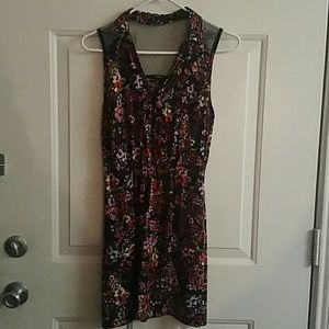 Sleevless, button up dress