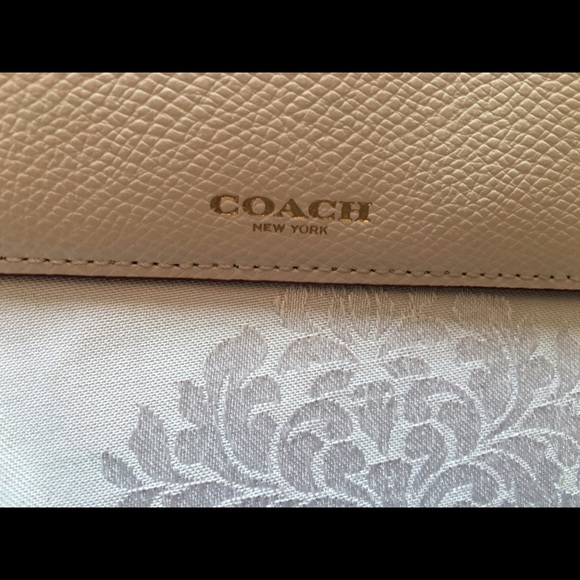 Coach wristlets purse with pouch. - Picture 3 of 4