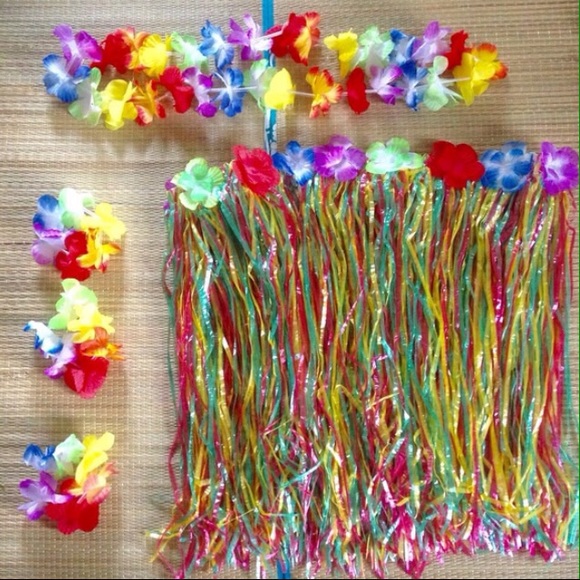 Solstice Boutique Swim - 🌟Brand New 5 Piece Hula Set Solstice Boutique Swim - 🌟Brand New 5 Piece Hula Set