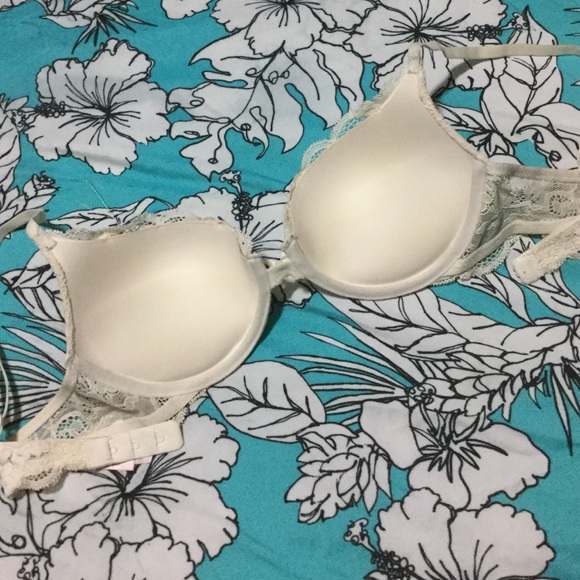 VS Angels Cream Lace Push-Up Bra - Picture 2 of 4