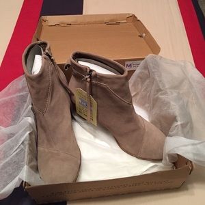 BRAND NEW Women's TOM'S LUNATA Heels
