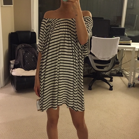 Off shoulder striped dress - Picture 3 of 4