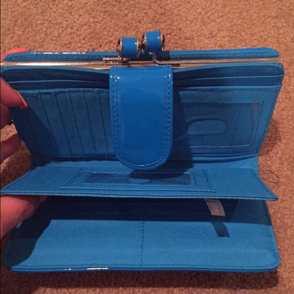💞💞New item! NWOT! Blue wallet - Picture 2 of 3