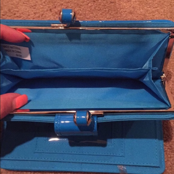 💞💞New item! NWOT! Blue wallet - Picture 3 of 3