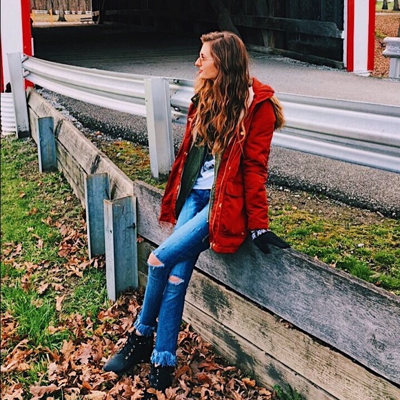 Meet your Posher, Kaitlyn - Picture 2 of 7