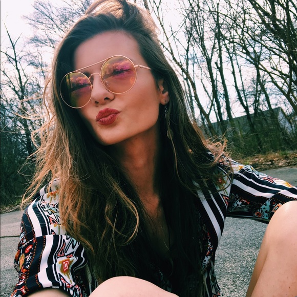 Meet your Posher, Kaitlyn - Picture 3 of 7