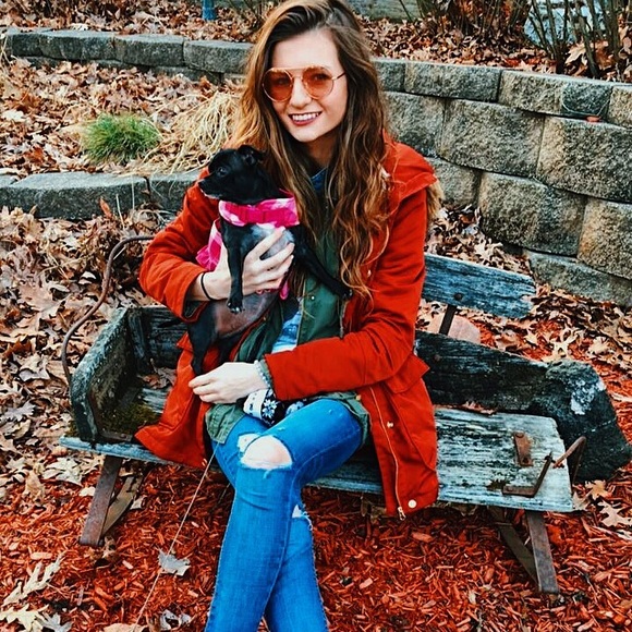 Meet your Posher, Kaitlyn - Picture 4 of 7