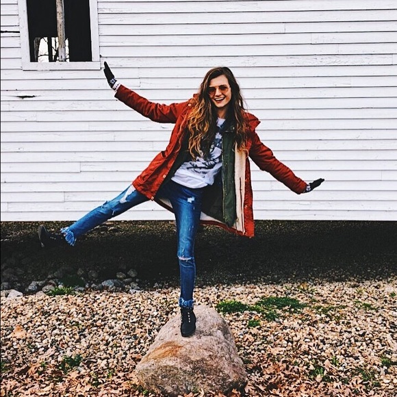 Meet your Posher, Kaitlyn - Picture 5 of 7