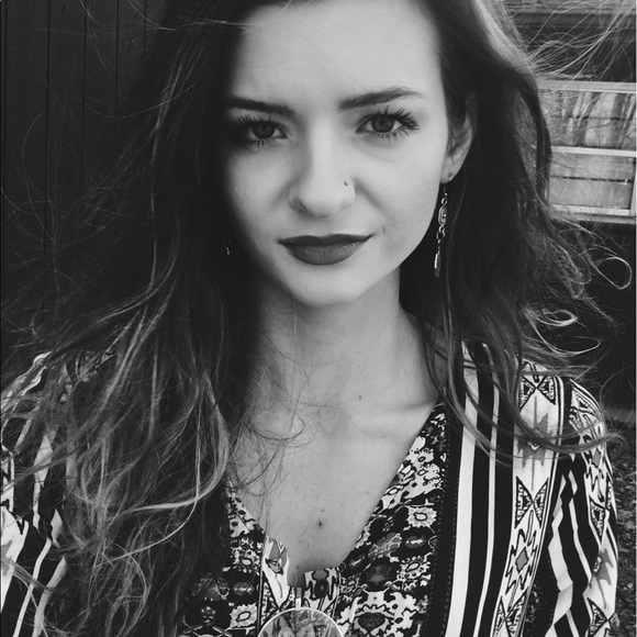 Meet your Posher, Kaitlyn - Picture 6 of 7