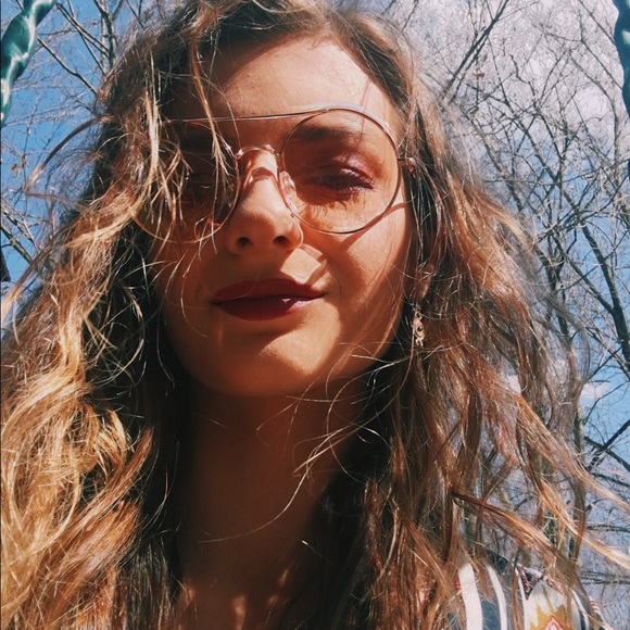 Meet your Posher, Kaitlyn - Picture 7 of 7