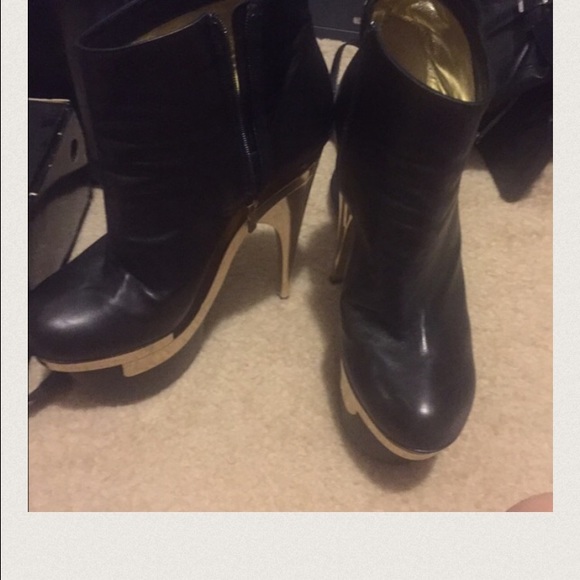 Never been worn out doors. No scuffs or flaws.