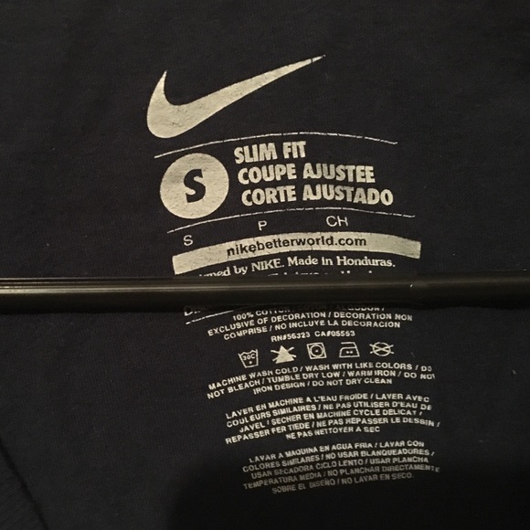 Nike shirt - Picture 2 of 2