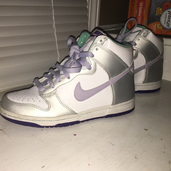 Nike shoes - Picture 1 of 2