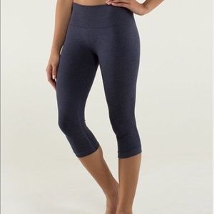 Lululemon in the flow Crop II