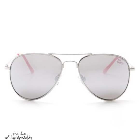 🆕 BETSEY JOHNSON aviator sunnies - Picture 2 of 6