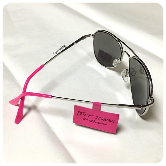 🆕 BETSEY JOHNSON aviator sunnies - Picture 4 of 6