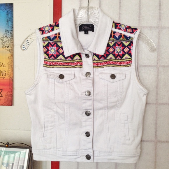 Love Culture Jackets & Blazers - SALE❗️White denim vest, geometric print
