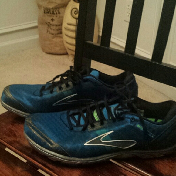 BROOKS MENS TENNIS SHOES