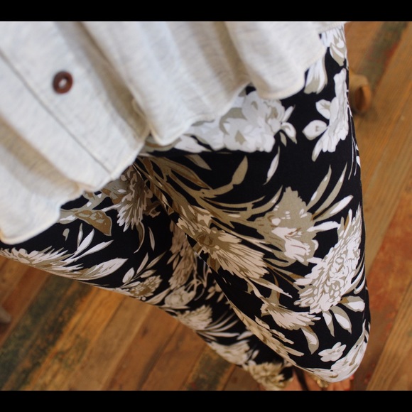 Black floral print casual pant - Picture 3 of 4