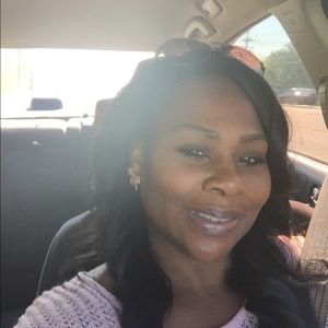 Meet your Posher, Connie