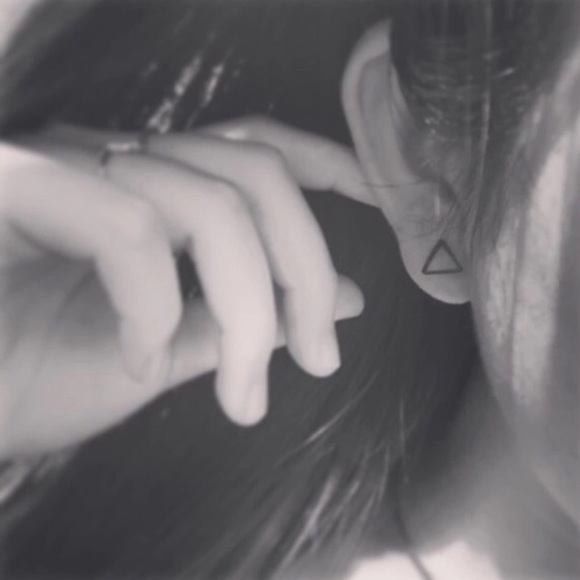 Basic modern earring - Picture 2 of 4