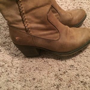 Tall rocket dog boots.